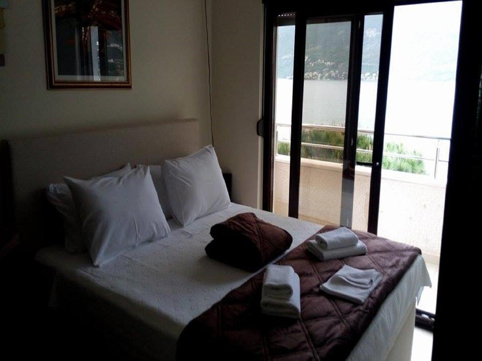 Apartments Twins Herceg Novi Bilik gambar